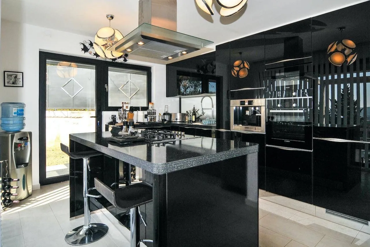 Rent, house, 354m², Bogišići, Tivat
