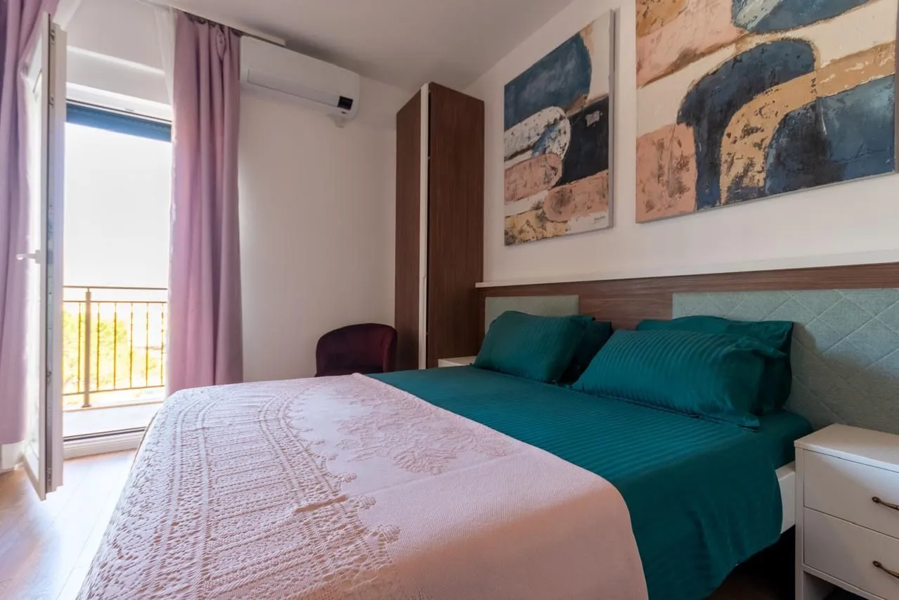 Izdavanje, jednosoban stan, 56m², Bijela, Herceg Novi
