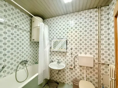 Izdavanje, trosoban stan, 85m², Centar, Novi Sad - image 8