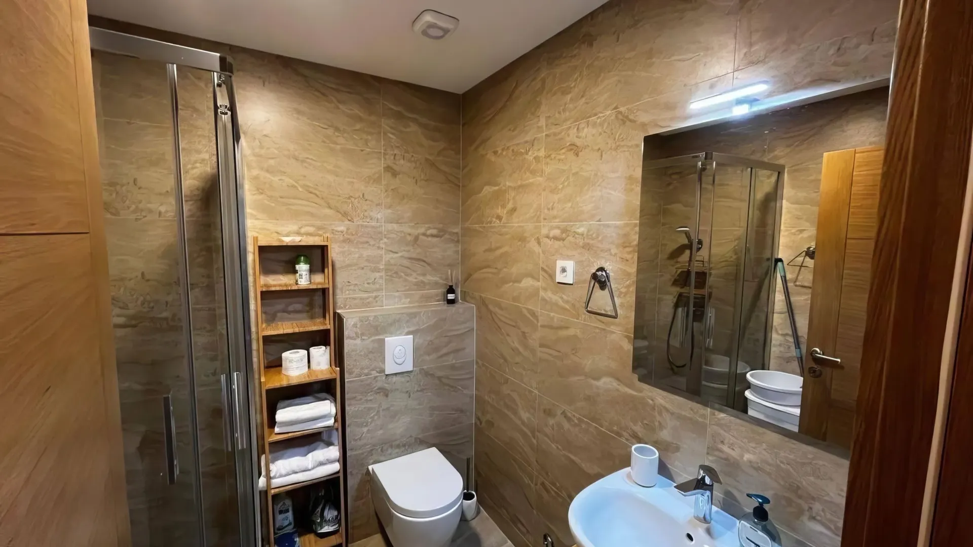 Izdavanje, jednosoban stan, 45m², Centar, Budva