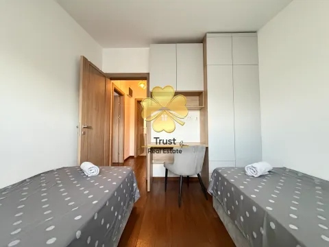 Bedroom with two single beds and a built-in wardrobe. - image 14