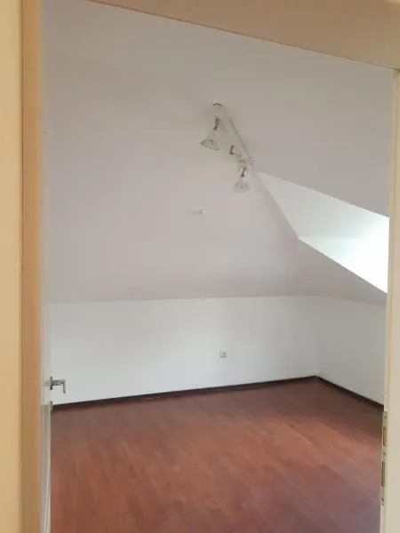 Izdavanje, četvorosoban stan, 180m², Petlovo Brdo, Beograd