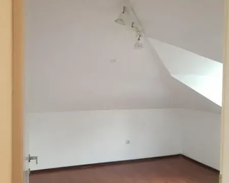 Izdavanje, četvorosoban stan, 180m², Petlovo Brdo, Beograd - image 9