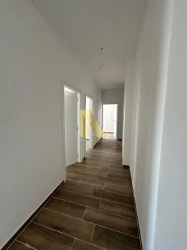 Prodaja, četvorosoban stan, 88m², Centar, Inđija - image 10