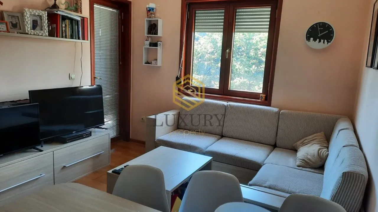 Izdavanje, jednosoban stan, 37m², Pobrežje, Podgorica