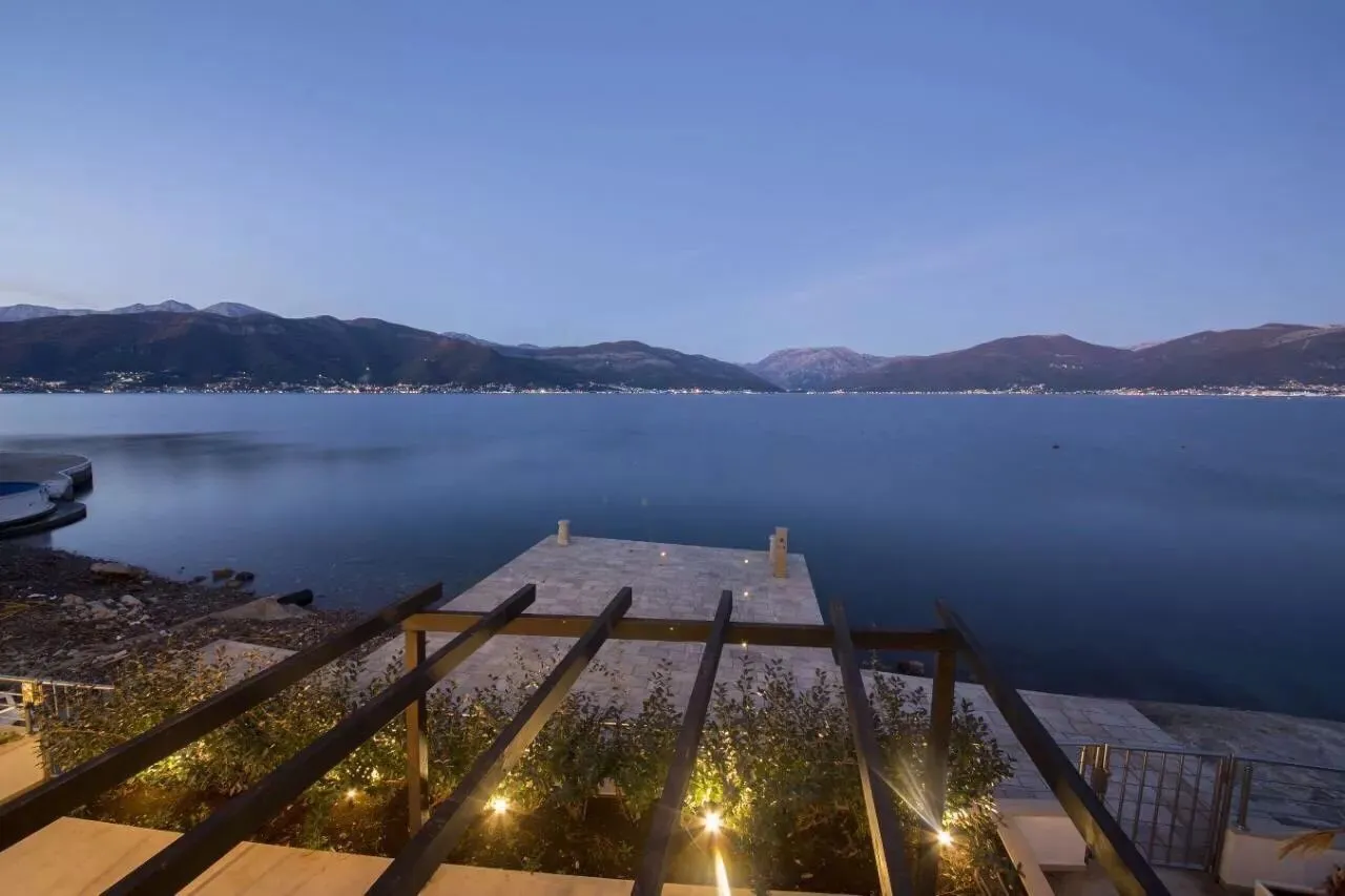 Prodaja, kuća, 390m², Krašići, Tivat