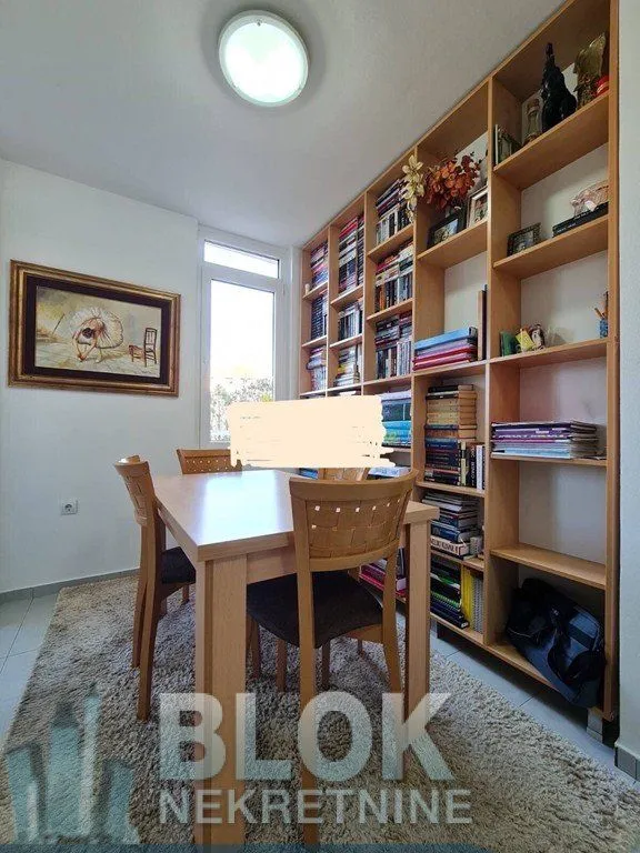 Izdavanje, dvosoban stan, 80m², Blok 6, Podgorica