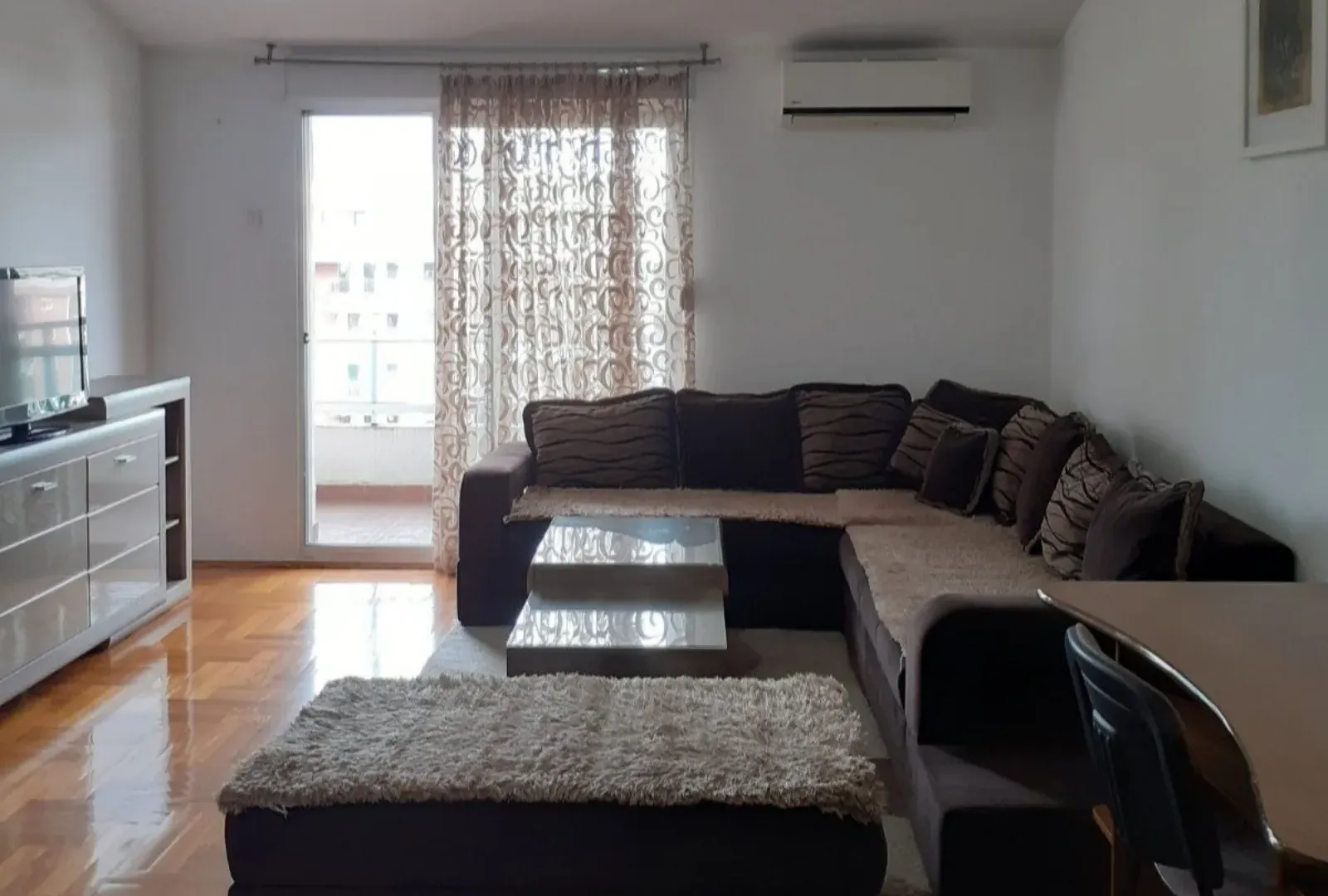 Izdavanje, stan, 95m², Blok 9, Podgorica