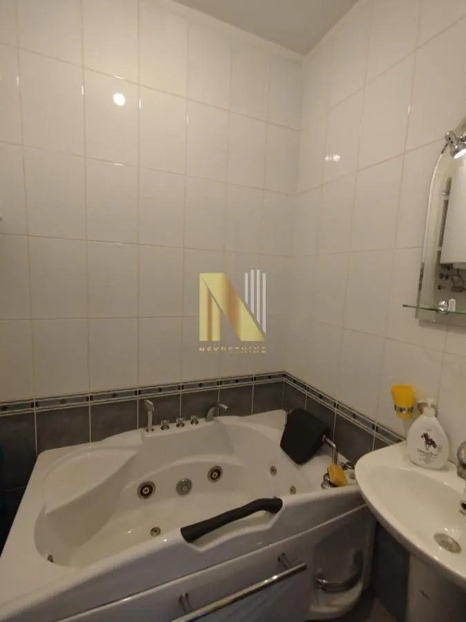 Prodaja, četvorosoban stan, 120m², Centar, Novi Sad