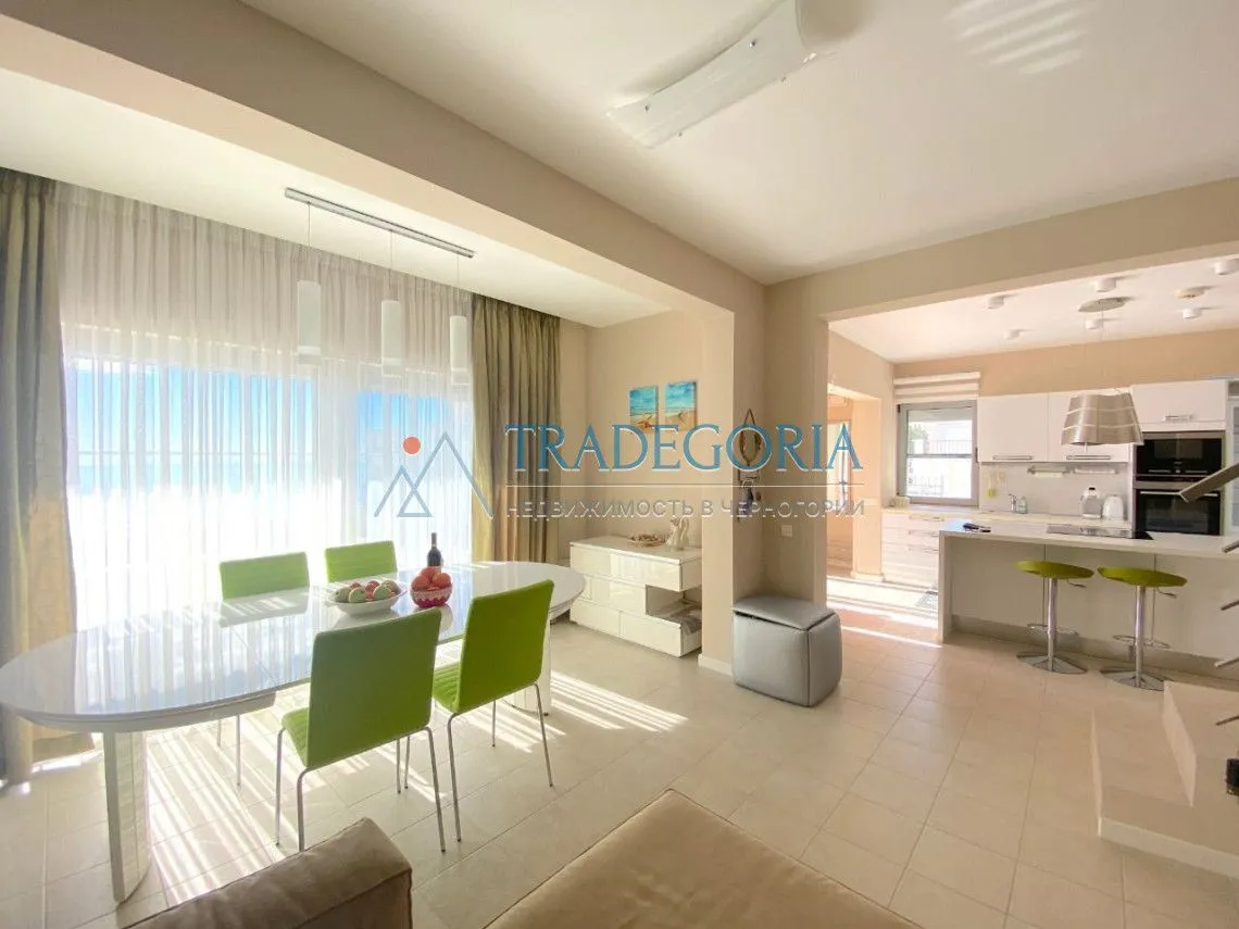 Prodaja, trosoban stan, 200m², Reževići, Budva