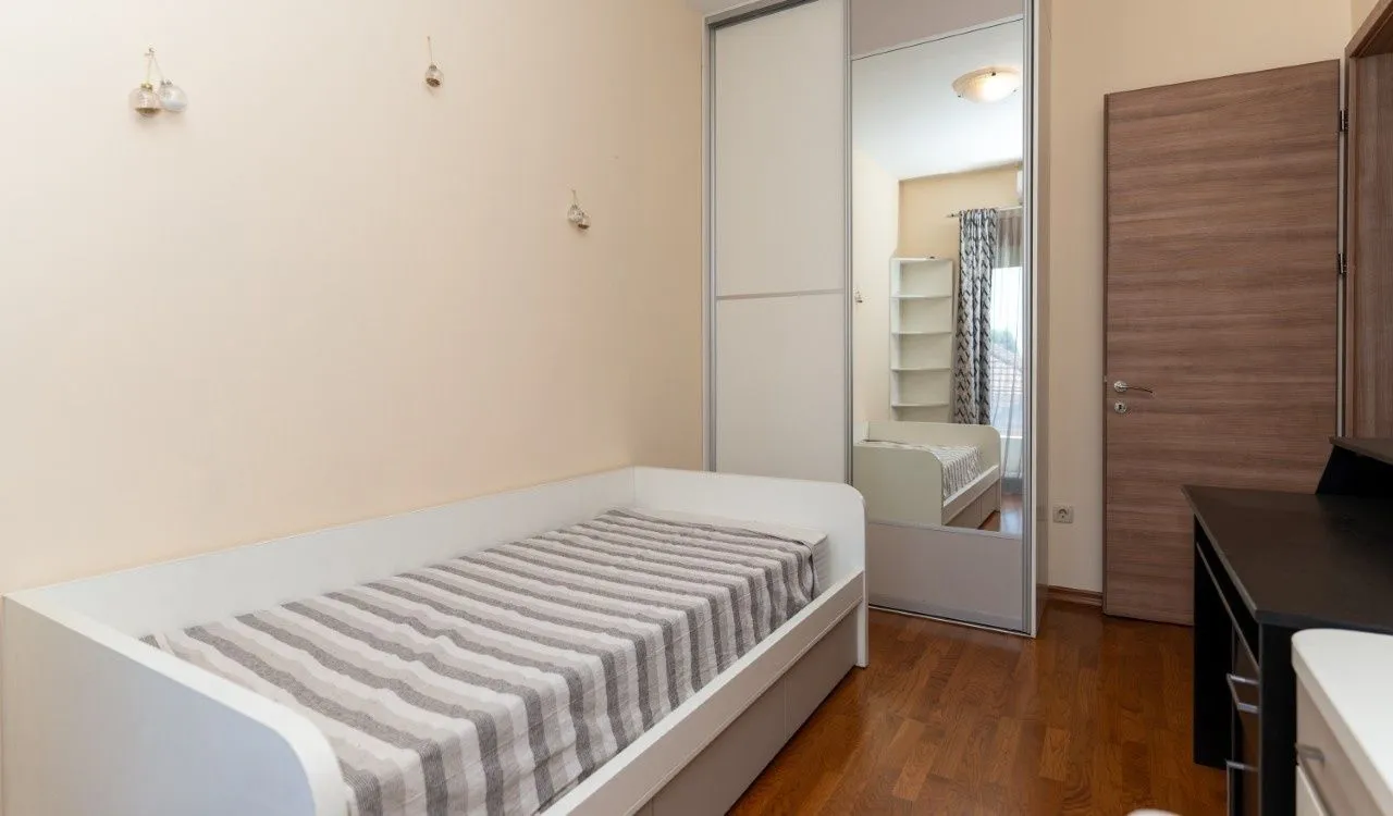 Izdavanje, trosoban stan, 86m², Stara Varoš, Podgorica