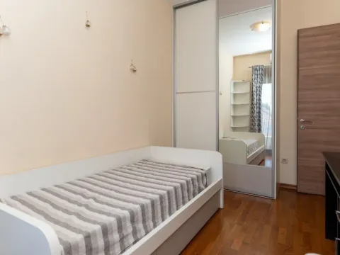 Izdavanje, trosoban stan, 86m², Stara Varoš, Podgorica - image 8