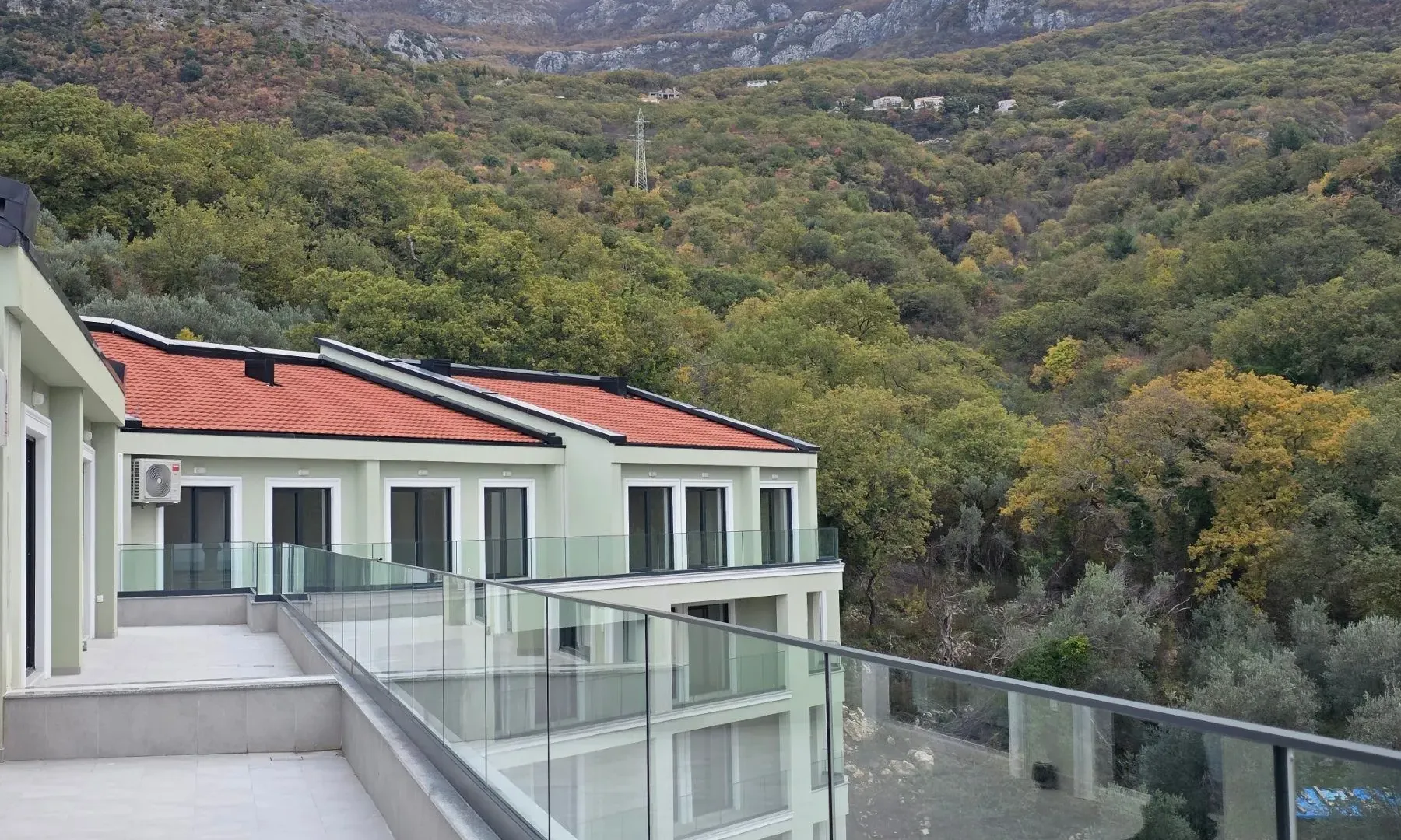 Prodaja, dvosoban stan, 108m², Kamenovo, Budva