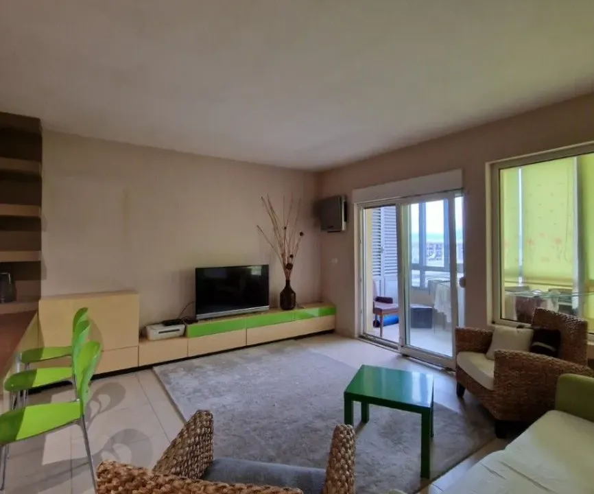 Izdavanje, dvosoban stan, 70m², City Kvart, Podgorica