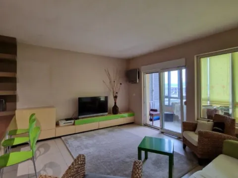 Izdavanje, dvosoban stan, 70m², City Kvart, Podgorica