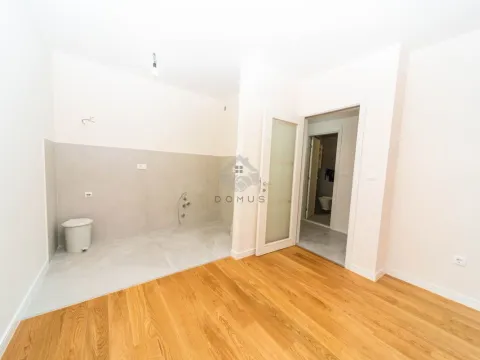 Izdavanje, poslovni prostor, 49m², Central Point, Podgorica - image 3