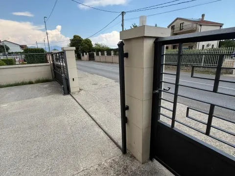 Rent, two bedroom apartment, 65m², Tološi, Podgorica - image 13