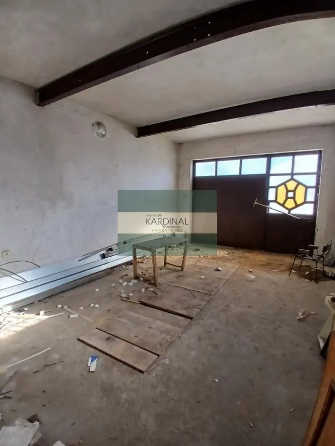 Sale, house, 536m², XI Kongres, Paraćin