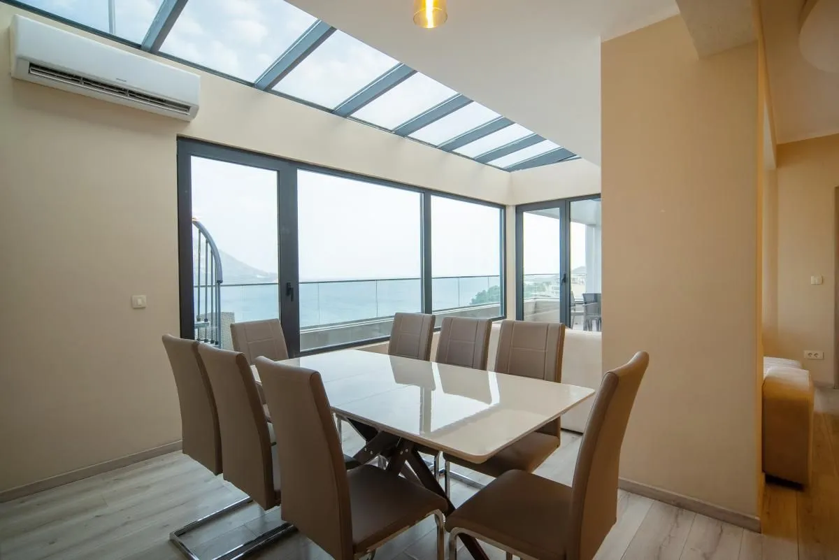 Sale, three bedroom apartment, 257m², Bečići, Budva