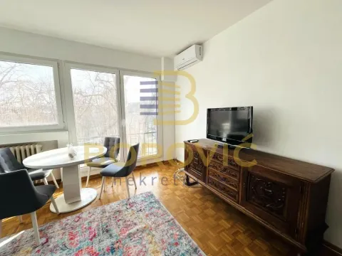 Rent, two bedroom apartment, 67m², Savski Venac, Beograd - image 2