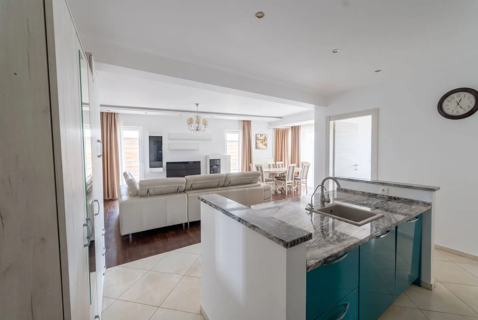Rent, four bedroom apartment, 91m², Bečići, Budva