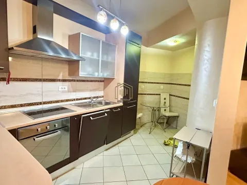 Izdavanje, dvosoban stan, 100m², Centar, Podgorica - image 9