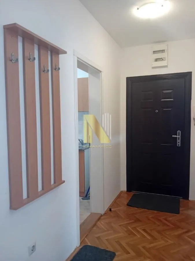 Izdavanje, dvosoban stan, 45m², Centar, Novi Sad