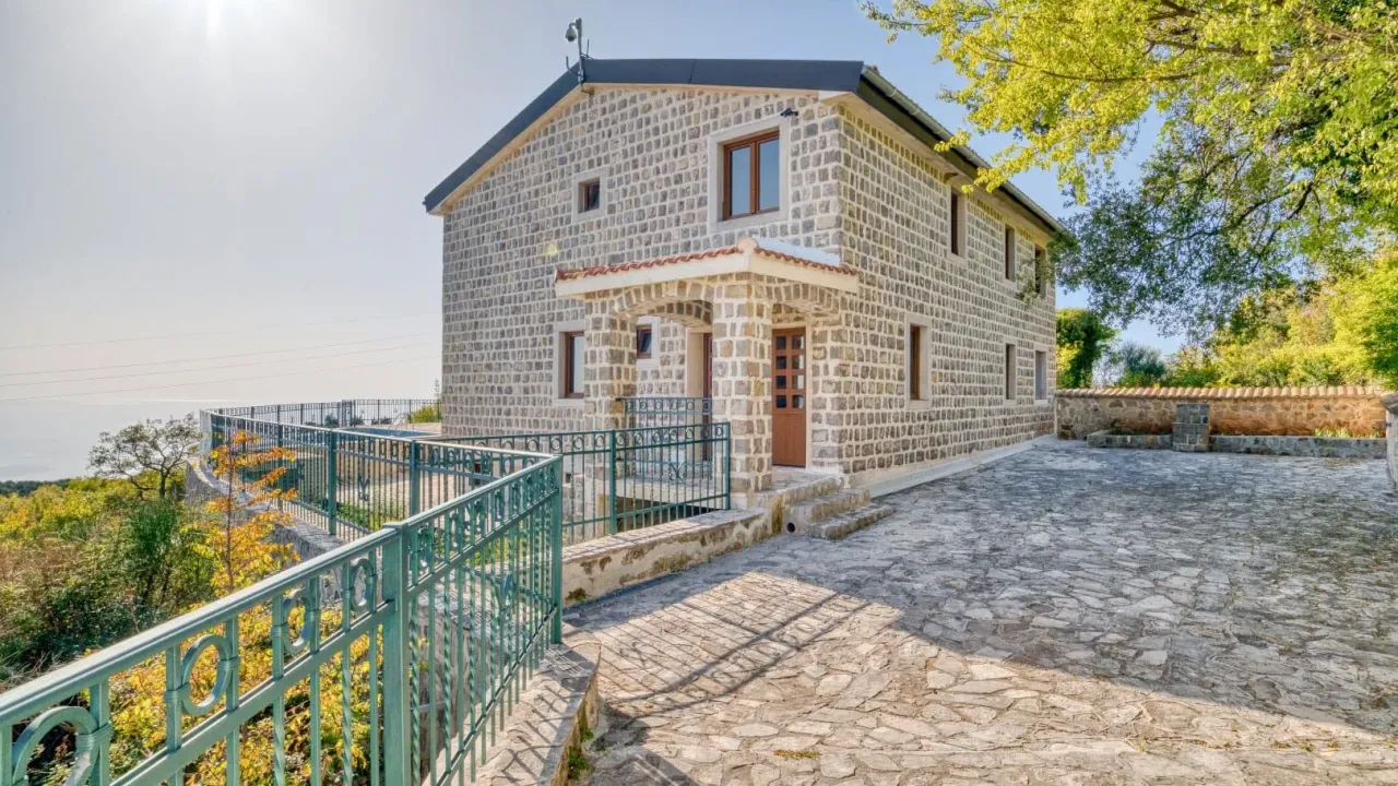 Prodaja, kuća, 388m², Petrovac, Budva