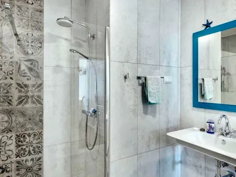 Izdavanje, dvosoban stan, 90m², Kumbor, Herceg Novi - image 7