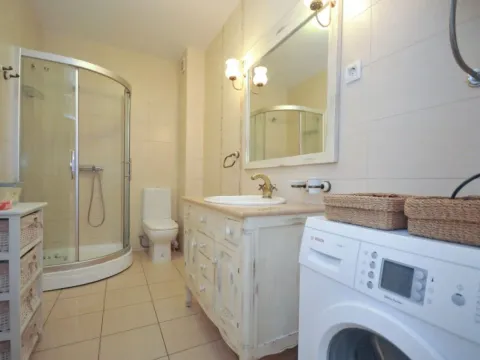 Izdavanje, dvosoban stan, 64m², Centar, Budva - image 11