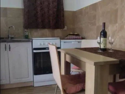 Izdavanje, garsonjera, 40m², Tivat, Crna Gora - image 9