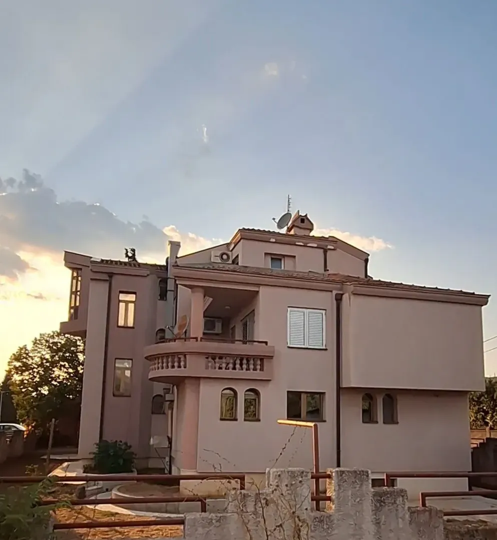 Prodaja, poslovni prostor, 450m², Zlatica, Podgorica