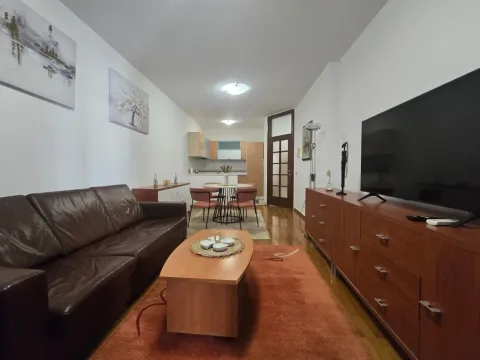 Izdavanje, dvosoban stan, 64m², Gorica C, Podgorica - image 2