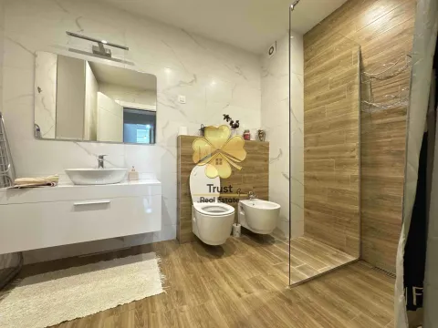 Izdavanje, dvosoban stan, 70m², Momišići, Podgorica - image 11