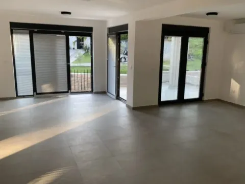 Rent, office space, 70m², Gradiošnica, Tivat - image 6