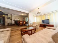 Rent, four bedroom apartment, 150m², Tivat, Crna Gora - image 3
