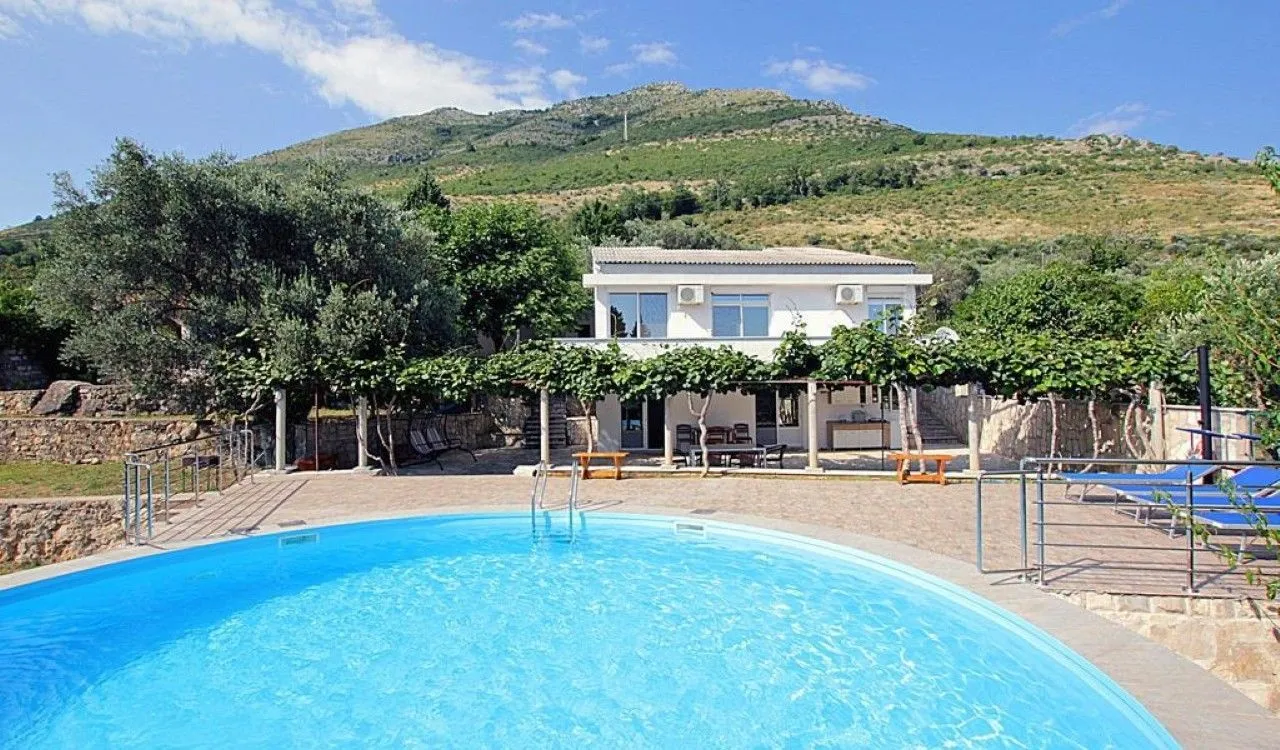 Sale, house, 300m², Reževići, Budva