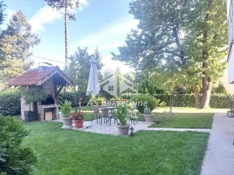 Izdavanje, četvorosoban stan, 140m², Savski Venac, Beograd - image 23