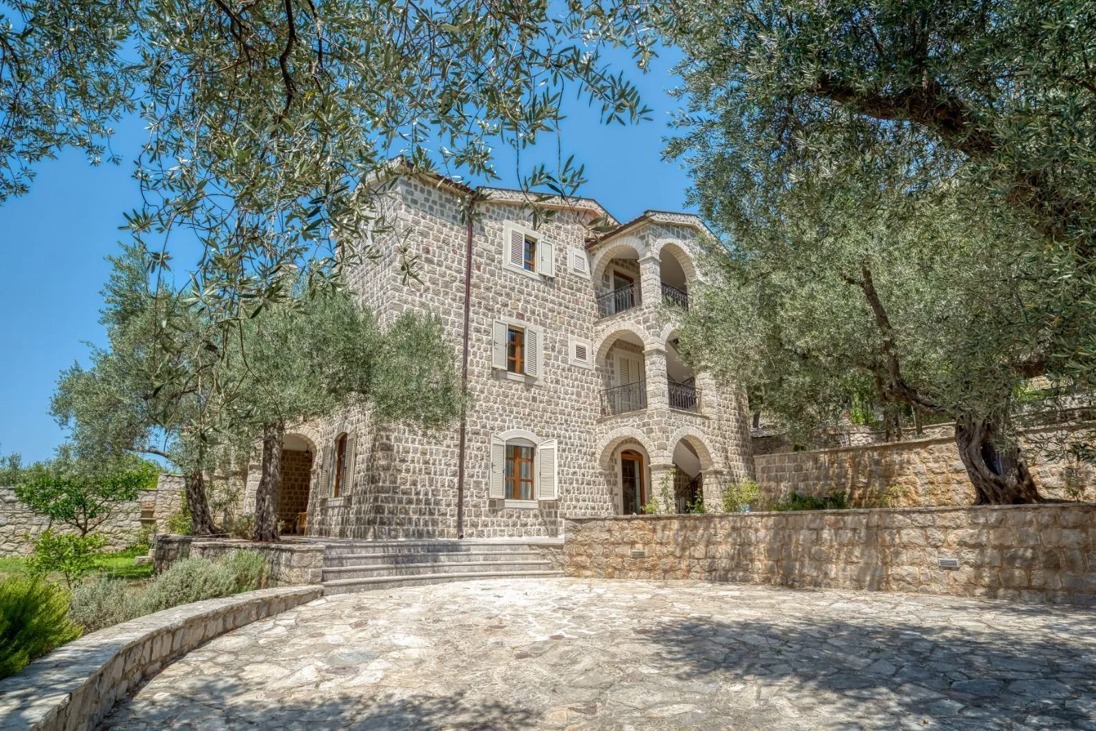 Prodaja, kuća, 480m², Reževići, Budva