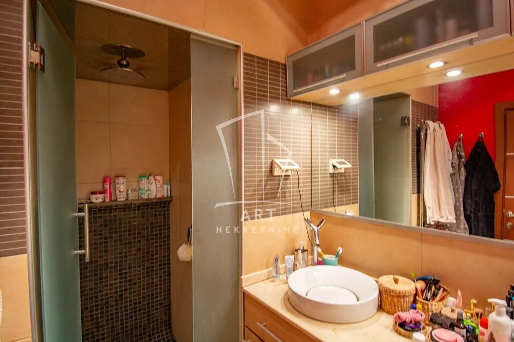 Prodaja, četvorosoban stan, 94m², Dorćol Sve Podlokacije, Beograd