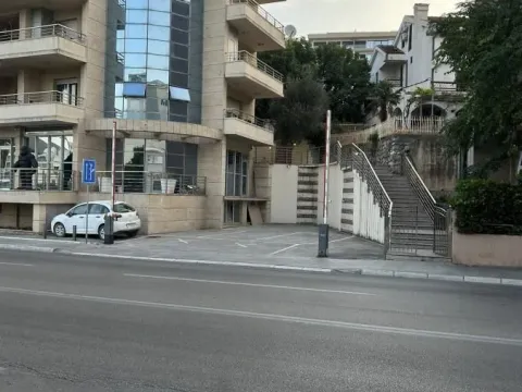 Prodaja, dvosoban stan, 84m², Bečići, Budva - image 17