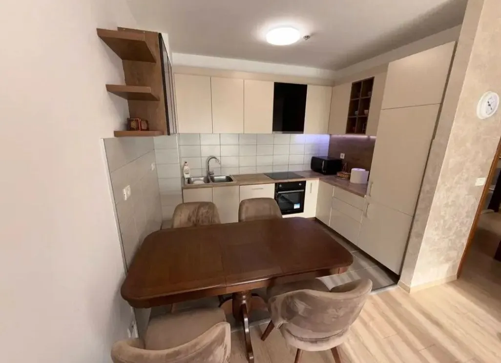 Izdavanje, dvosoban stan, 75m², City Kvart, Podgorica