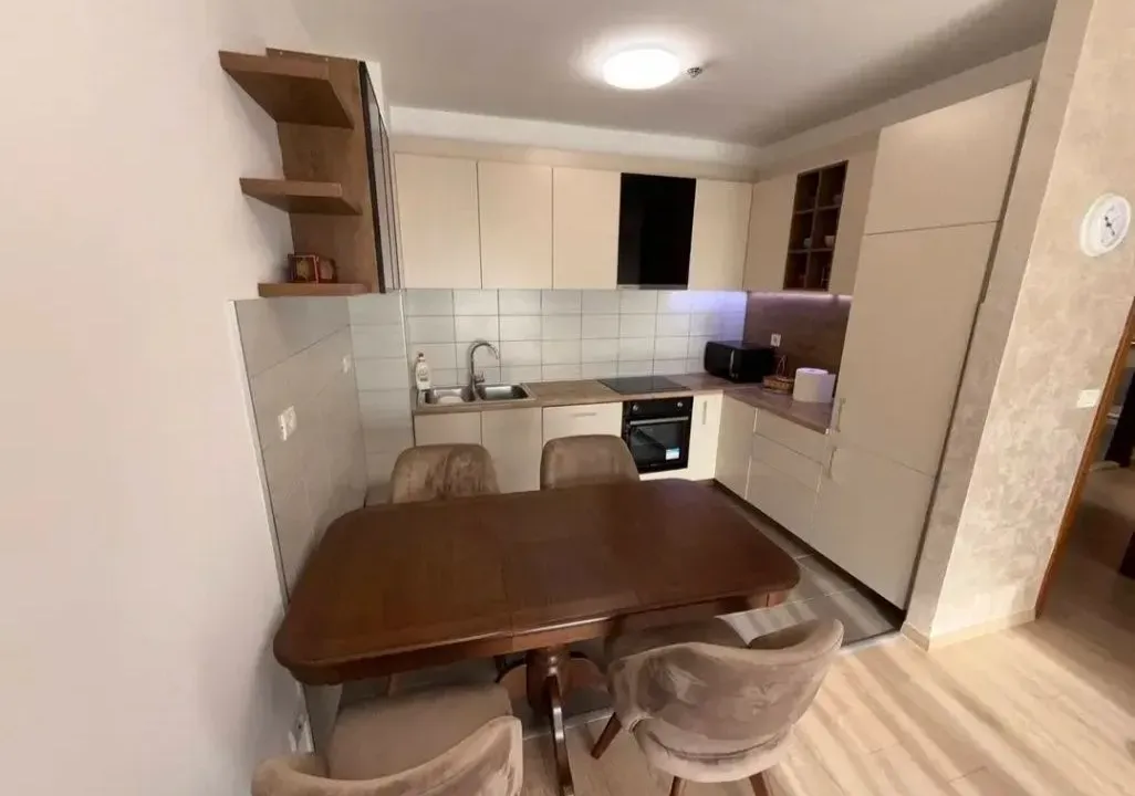 Izdavanje, dvosoban stan, 75m², City Kvart, Podgorica