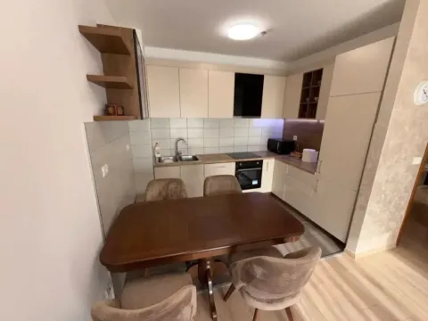 Izdavanje, dvosoban stan, 75m², City Kvart, Podgorica - image 1