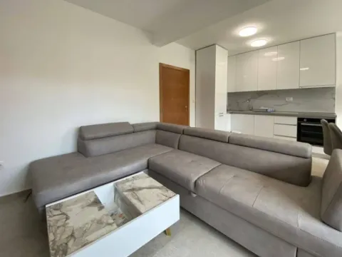 Rent, two bedroom apartment, 80m², Dumidran, Tivat