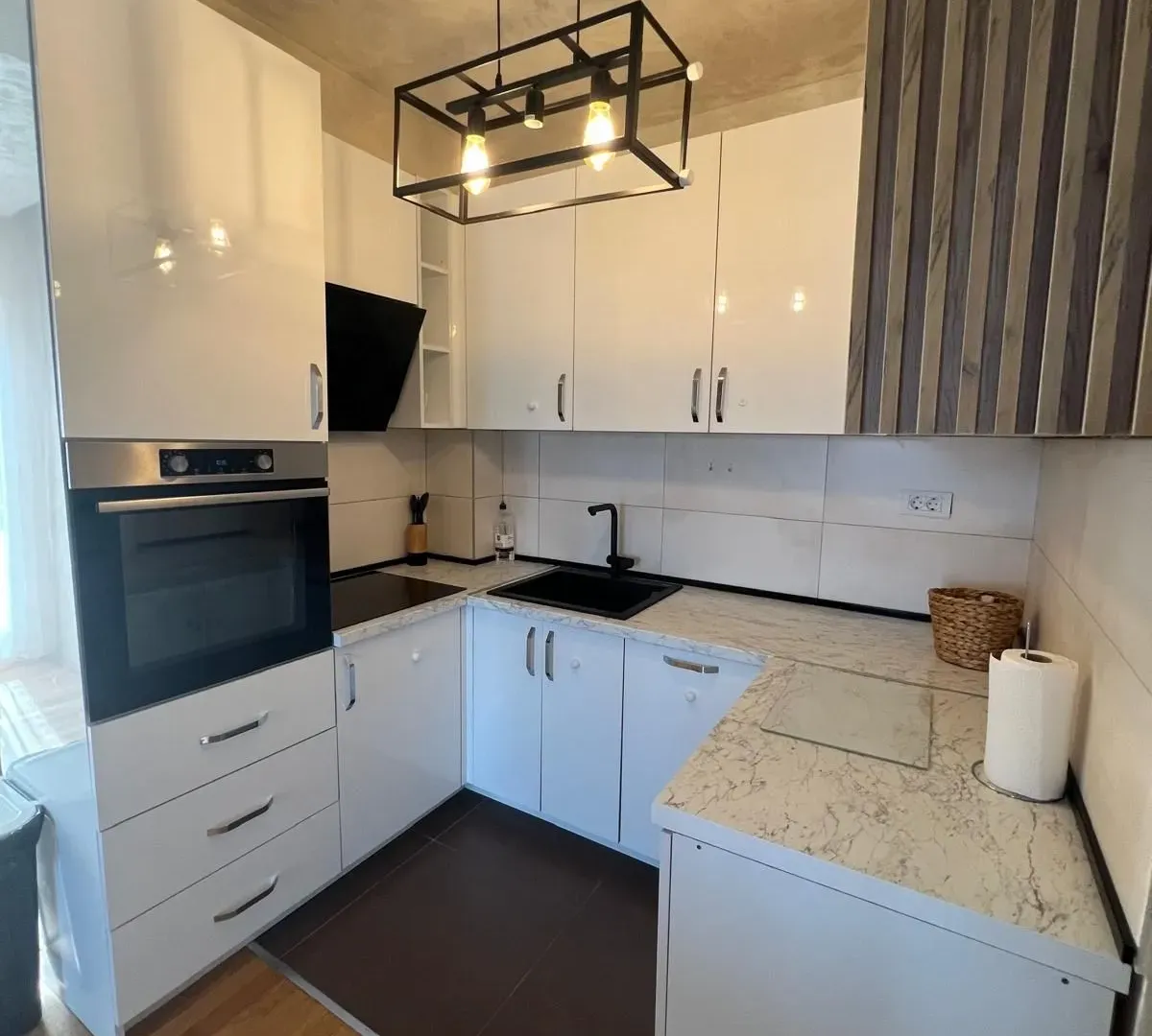 Izdavanje, trosoban stan, 100m², Stari Aerodrom, Podgorica