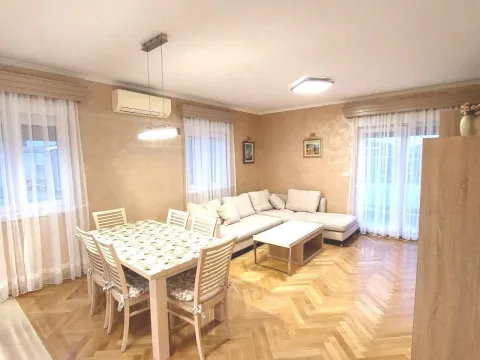 Izdavanje, trosoban stan, 88m², Podgorica, Crna Gora - image 1