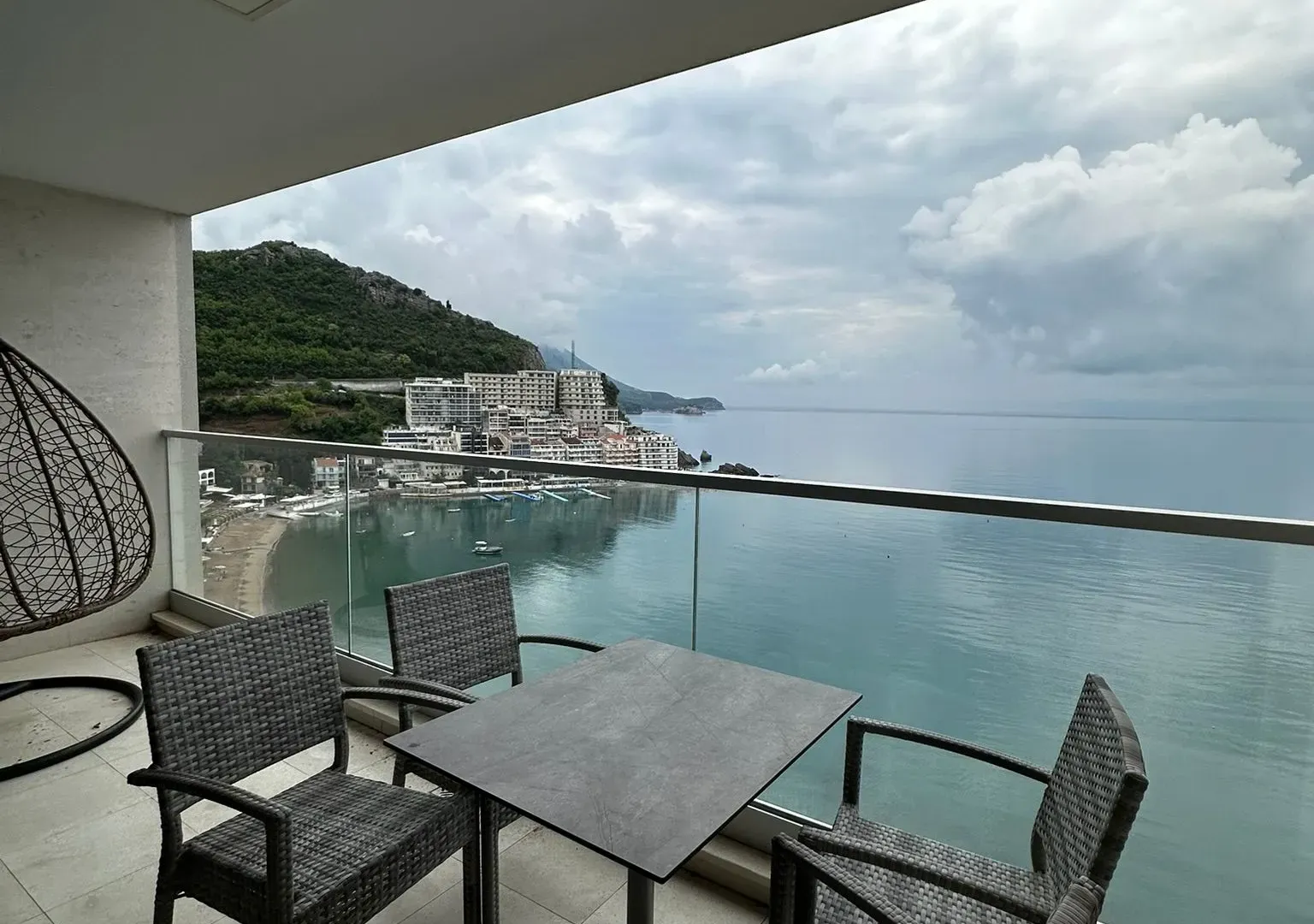 Prodaja, dvosoban stan, 75m², Rafailovići, Budva