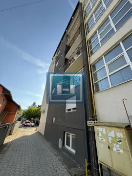 Izdavanje, trosoban stan, 79m², Centar, Jagodina - image 15