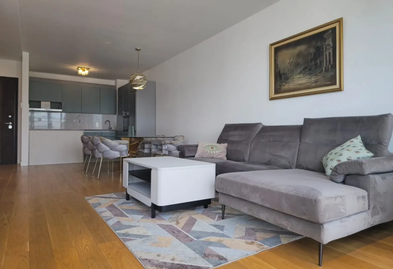 Izdavanje, trosoban stan, 107m², Kruševac, Podgorica
